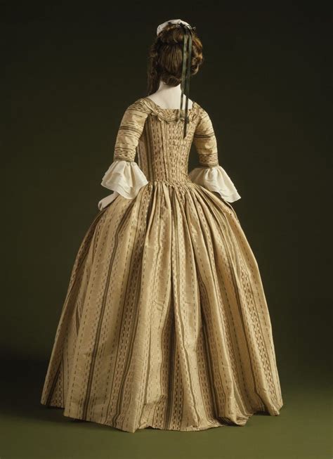 women's clothing 1700s